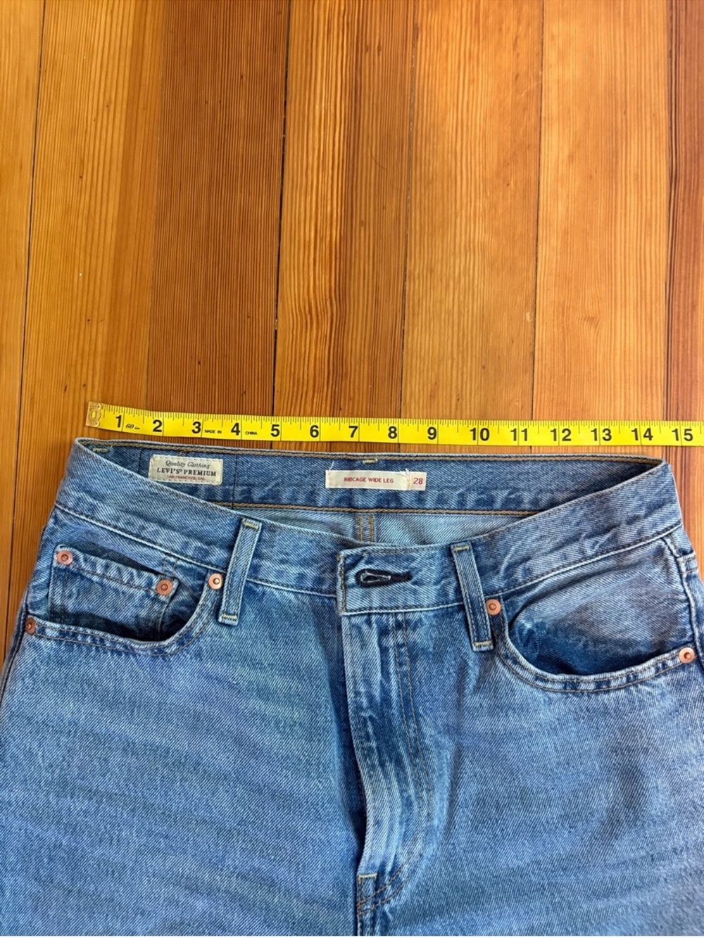 Levi’s Premium Classic High-Rise Wide-Leg Jeans - 28x32 - Picture 3 of 5